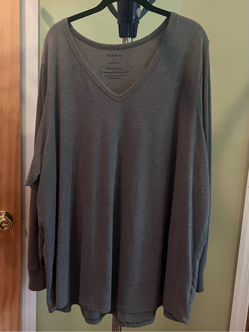 Torrid Grey Women's V-Neck Long Sleeve Top (size 5)